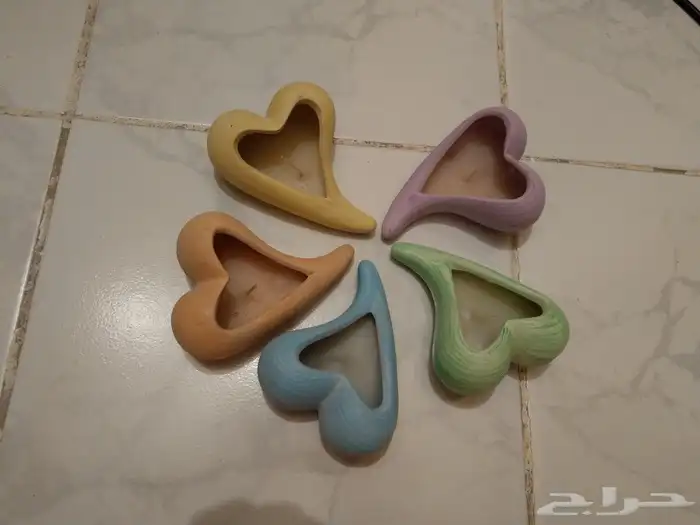 تحف متنوعة ولوحات وشموع 2