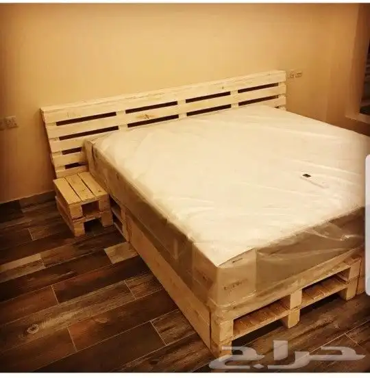 سرير كلاسيكي من الطبليات الخشبيه 6