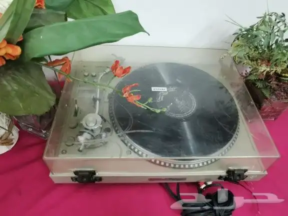 مشغل اسطوانات ياباني قديم مميز وقوي 1976م 4
