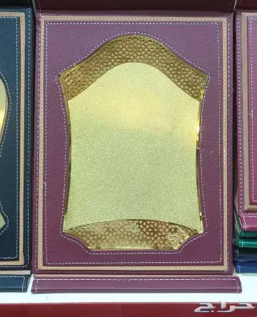 دروع و أوسمة 28