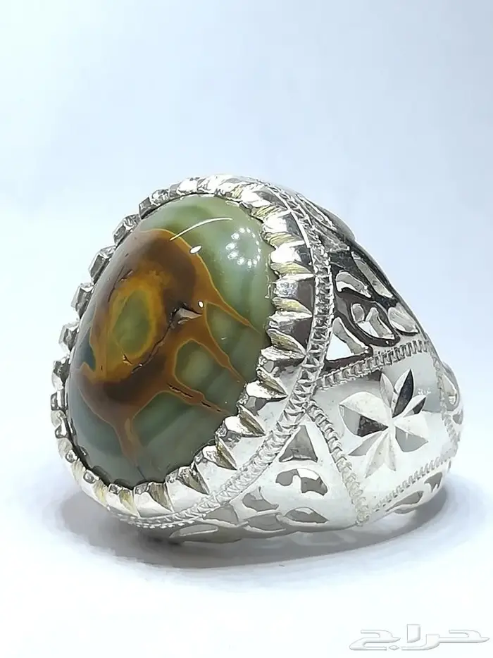 خاتم عقيق يماني تفاحي اللون مصور وطبيعي 1