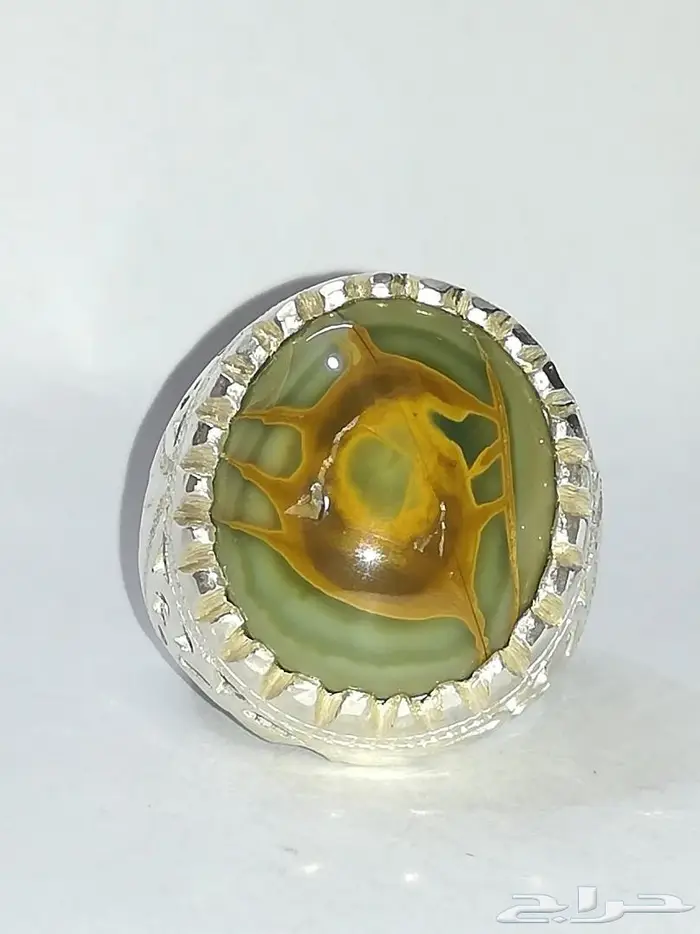 خاتم عقيق يماني تفاحي اللون مصور وطبيعي 2