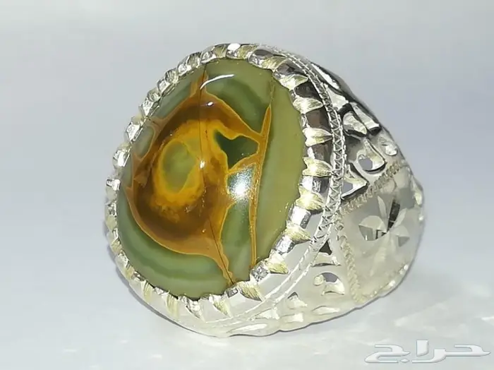 خاتم عقيق يماني تفاحي اللون مصور وطبيعي 3