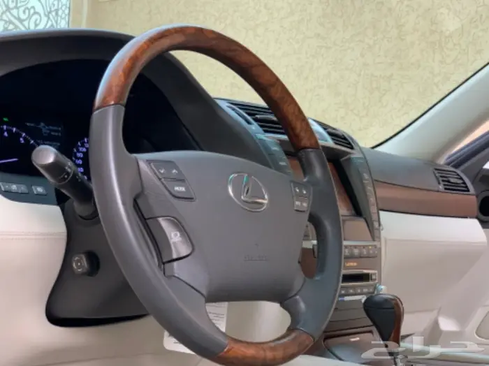 لكزس مخزن LS 460 عداد 86 15