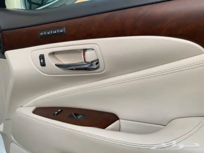 لكزس مخزن LS 460 عداد 86 25