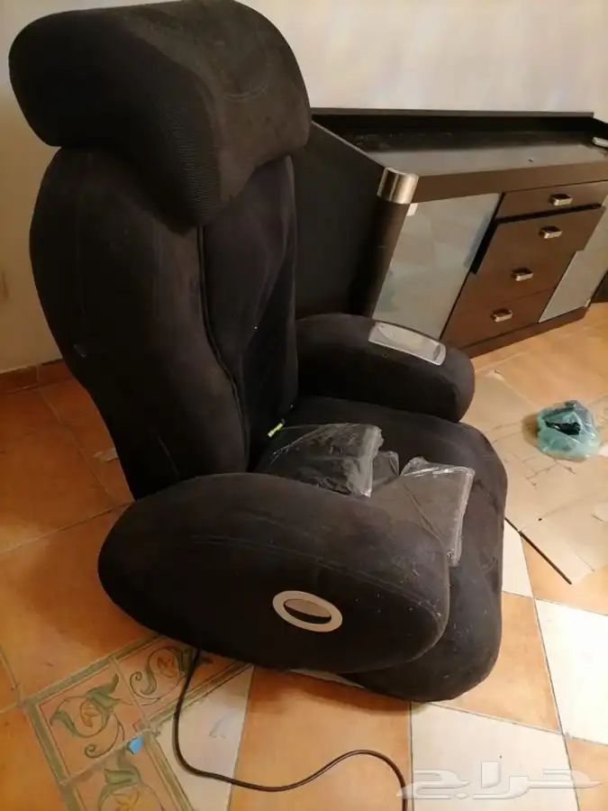 للبيع 1 مكينه خياطه سنجر وكرسي مساج باك كمفورت 0