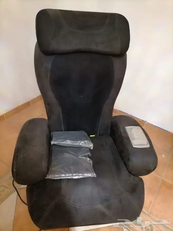 للبيع 1 مكينه خياطه سنجر وكرسي مساج باك كمفورت 1