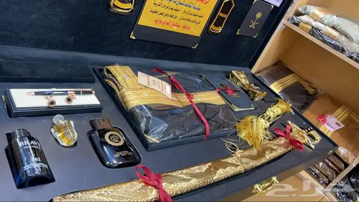 سيف وبشت هدية ساعة عطر عود زوج تقاعد درع 0