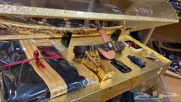 سيف وبشت هدية ساعة عطر عود زوج تقاعد درع 14