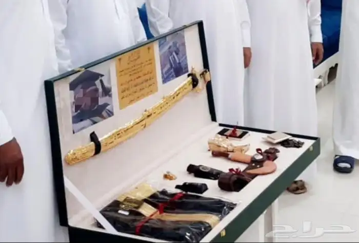 دروع هدية بشت وسيف عود ساعة سيوف عطر زوج 3