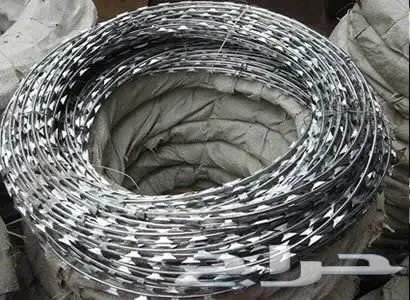 أسلاك شائكة حلزونية كونسرتينا Galvanised Razor wire 1