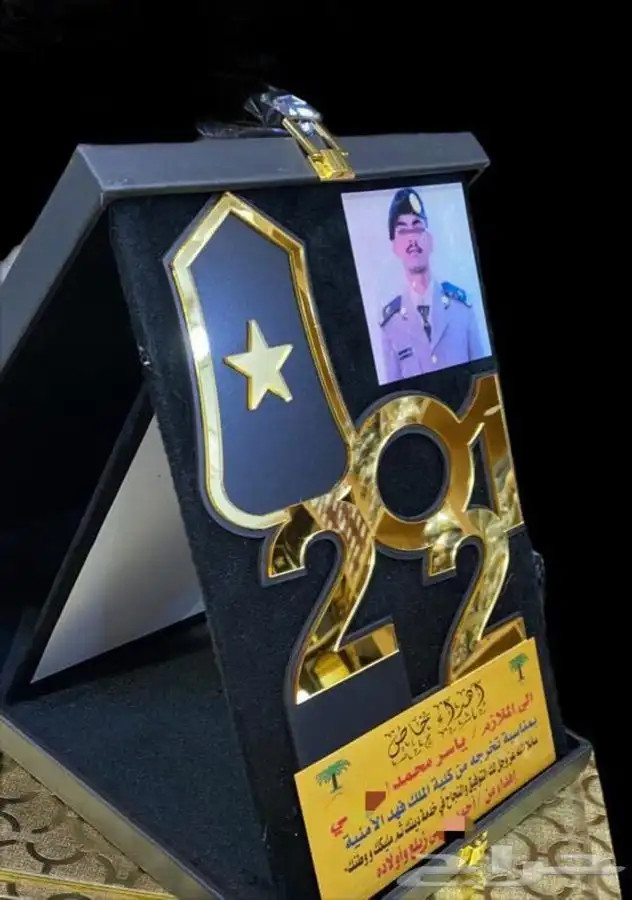 هدية بشت وسيف وعود سيوف بشوت  تقاعد ترقية زواج عطر 31