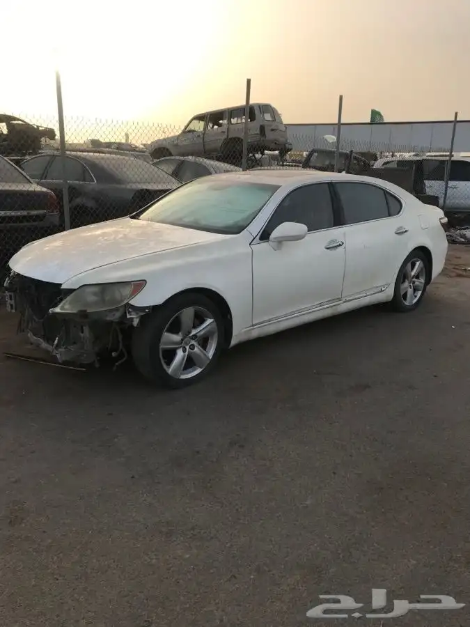 قطع غيار تشليح لكزس LS 460 موديل 2007 6