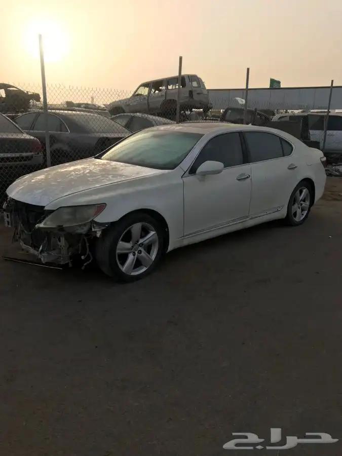 قطع غيار تشليح لكزس LS 460 موديل 2007 7