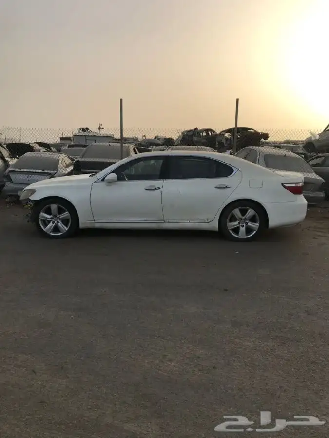 قطع غيار تشليح لكزس LS 460 موديل 2007 8