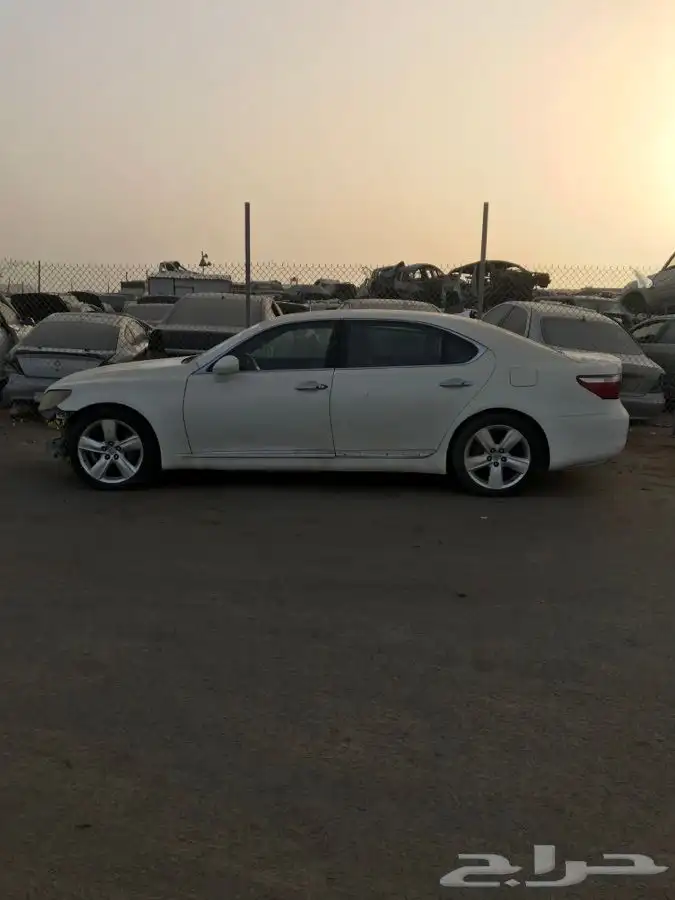 قطع غيار تشليح لكزس LS 460 موديل 2007 13