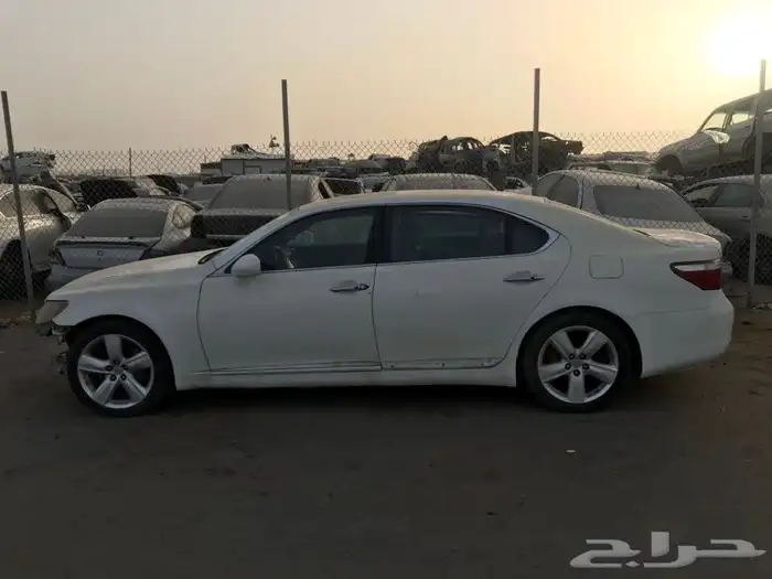 قطع غيار تشليح لكزس LS 460 موديل 2007 9