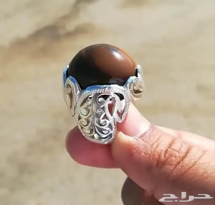 خاتم عقيق يماني طبيعي حبة البندق ولونها الفخم 1