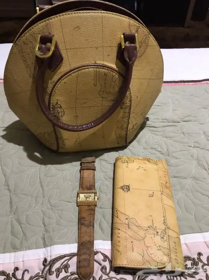 شنطة الفيرو وبوك وساعة الجميع ب690 ريال 2