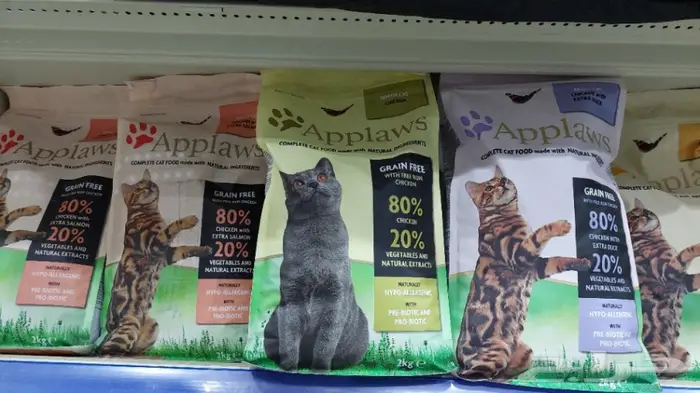 نوادر لبيع الطيور وجميع مستلزماتها 12