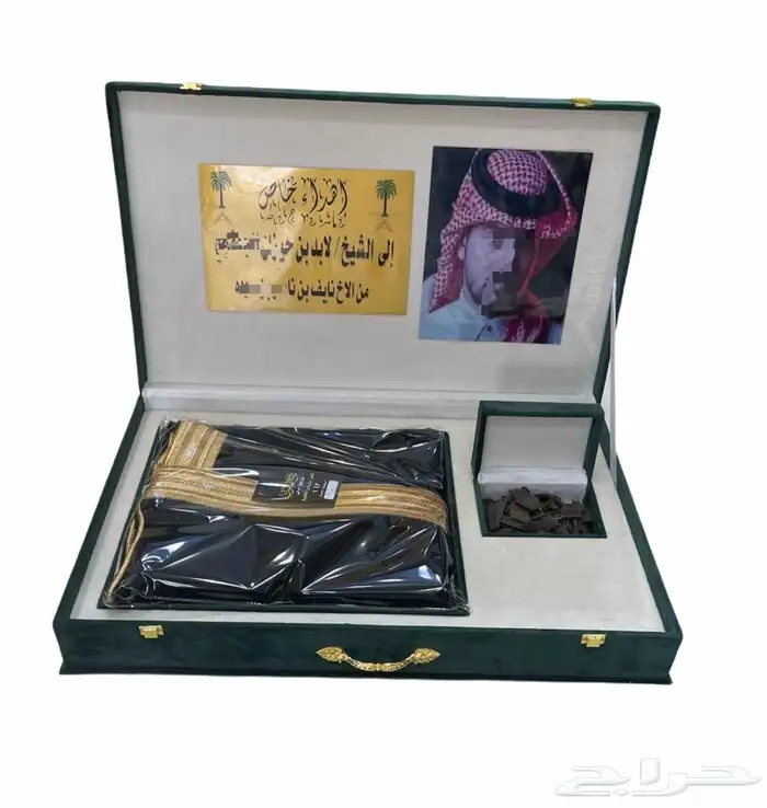 هدية العيد  للوالد الغالي بشت وسيوف عطر وعود زوج الاب 16