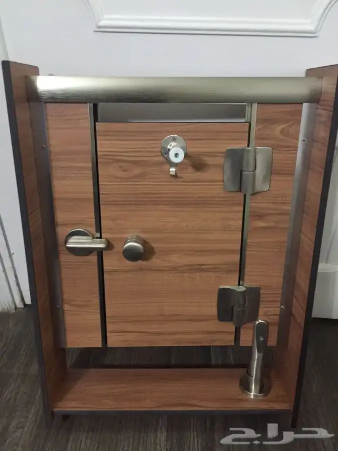 قواطع حمامات الفينوليك 0