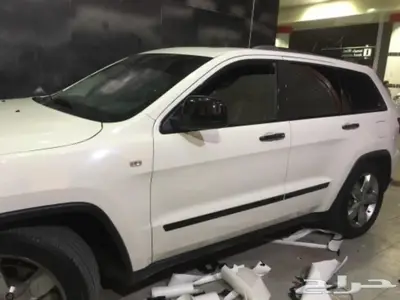 تركيب استيكر اسود لماع للجراند شيروكي 21