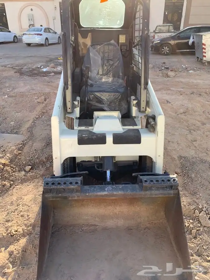 بوبكات صغير بعرض واحد مترللايجار وليس للبيع 0