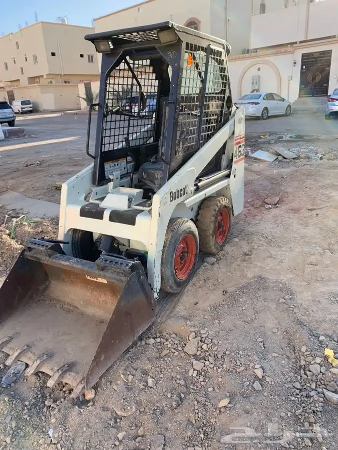 بوبكات صغير بعرض واحد مترللايجار وليس للبيع 1