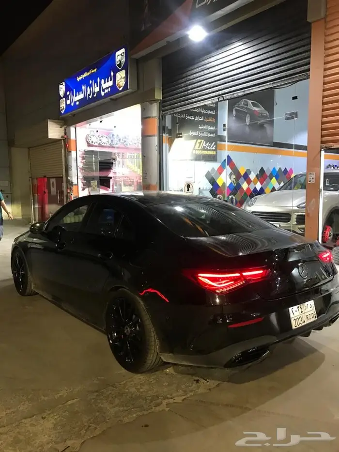 تجليد بلاك اديشن لشبك وازياق المرسيدس C class 1