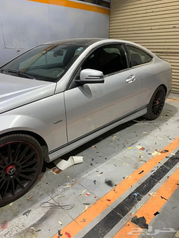 تجليد بلاك اديشن لشبك وازياق المرسيدس C class 16