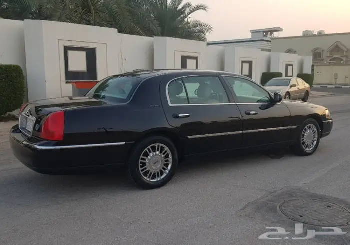 تاون كار 2008 سعودي لارج نظيف جدا . ممشى قليل 9