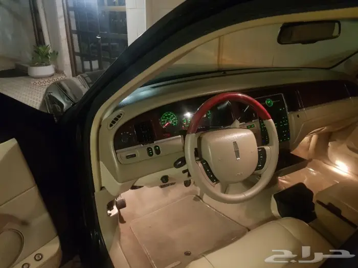 تاون كار 2008 سعودي لارج نظيف جدا . ممشى قليل 24