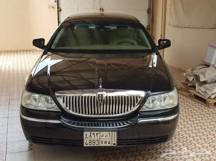 تاون كار 2008 سعودي لارج نظيف جدا . ممشى قليل 2