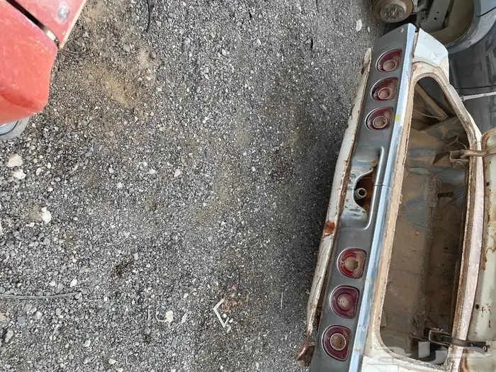 للبيع قطع سيارات كلاسيك منوعه 17