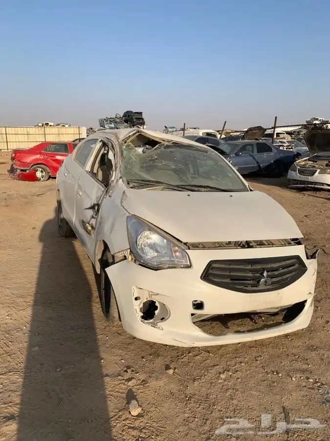 ميتسوبيشي اتراج قطع غيار تشليح مصدوم 1