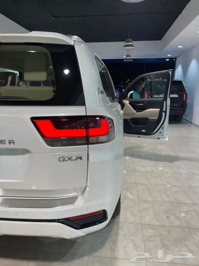 للايجارلاندكروزر 2022 GXR L4 فل كامل 3