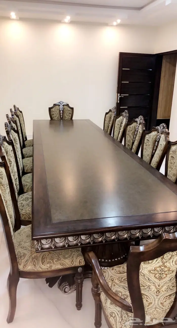 طاولة طعام 3