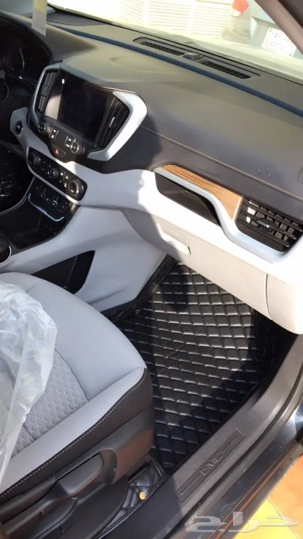 ارضيات جلد فاخره للسيارات  1