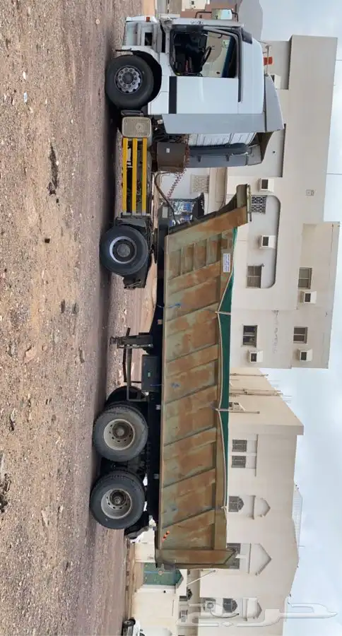 رمل احمر بلاط ومباني نظيف الفريش صندوق كبير تريلا 26 متر 0