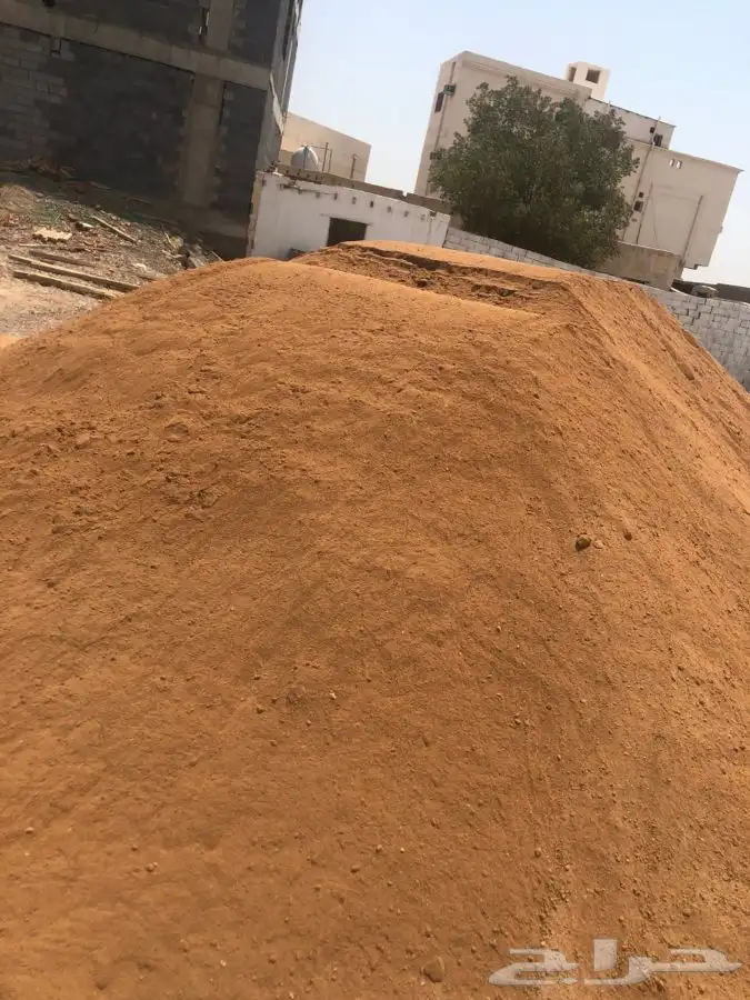 رمل احمر الفريش وزيرو فايف وخرسانه تريلا صندوق كبير 26 متر 0