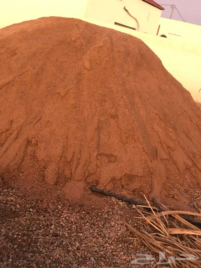 رمل احمر الفريش وزيرو فايف وخرسانه تريلا صندوق كبير 26 متر 8