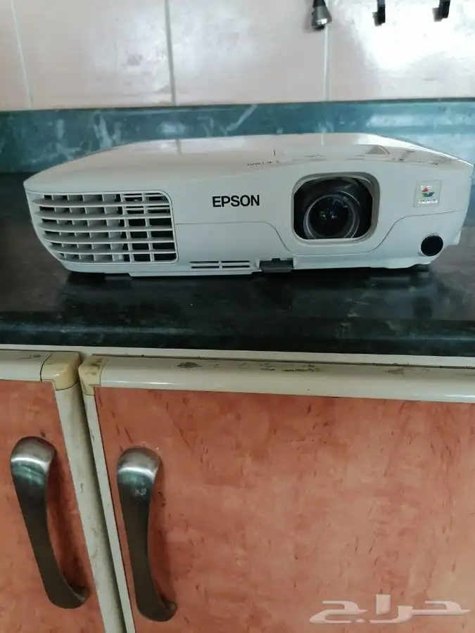 للبيع بروجكتر ماركة ابسون مستعمل شبه جديد الرياض 0