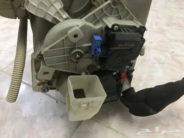 ثلاجه مكيف لكزس is 300 موديل 2007 الى 2013 اصلي وكاله 1