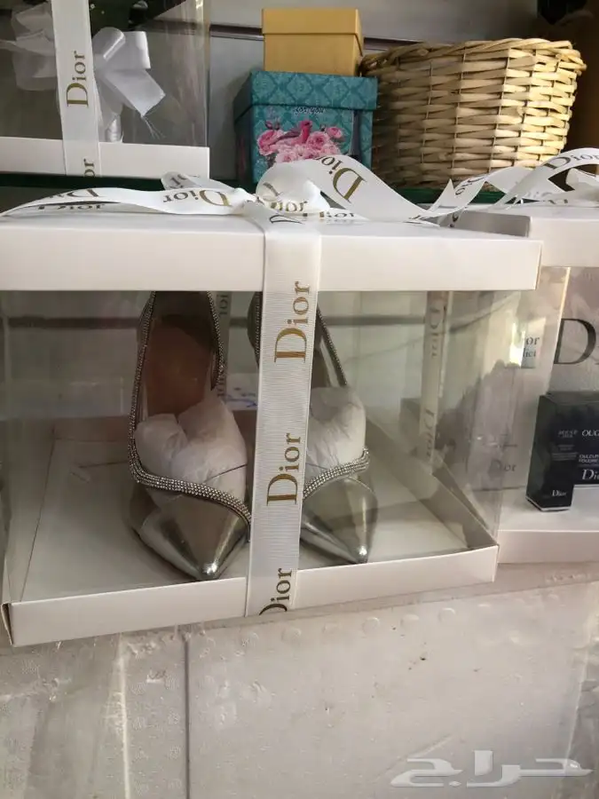 فل عقود للعرسان وورود طبيعيه وشتلات للتواصل اتصال أوواتساب 48