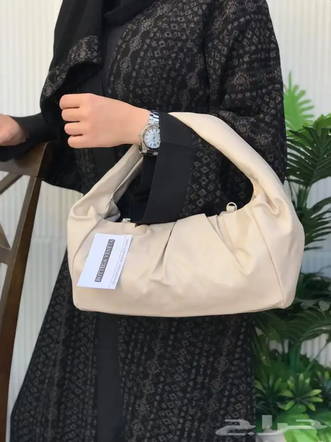 شنط ماركه درجه اولى 83