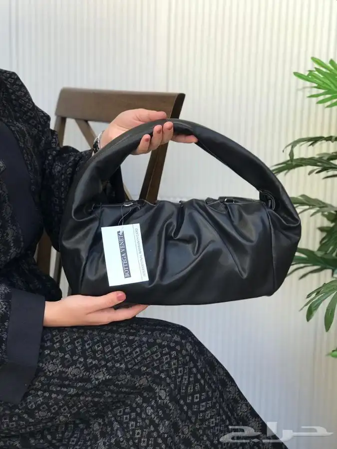 شنط ماركه درجه اولى 84