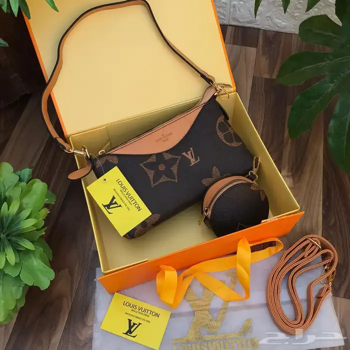 شنط ماركه درجه اولى 77