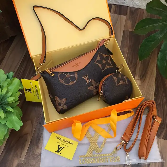 شنط ماركه درجه اولى 76