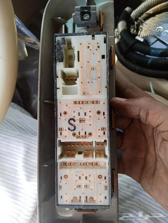 مفتايح النوافذ باثفندر نيسان شدبلد الأصلي 4